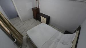 Detached Villa for 10 People with Garden and Parking