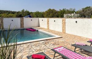 Nice Apartment In Karin Gornji With Wifi
