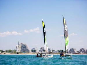 Studio cabine en front de mer, quartier calme, parking privé - FR-1-328-152