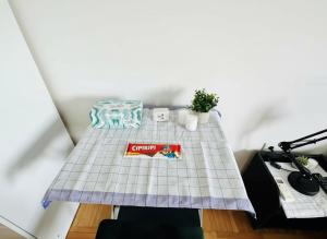 Airport Studio Quick City Access w Free Breakfast