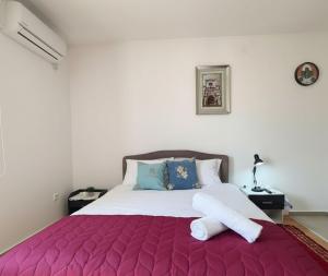 Charming Studio Near Airport 1B w Free Breakfast
