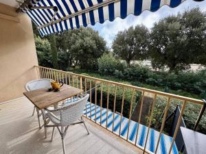 Appartement T2 climatisé avec balcon, WiFi et parking près du centre de Cavalaire-sur-Mer - FR-1-100-180