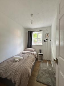 Modern 2BR House Near Excel Fast WiFi