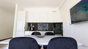 Infinity and Panoramic Sea View Apartment