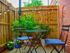 1 Bedroom Apartment, Free Private Parking, Contractors, Smart TV, Near Airport