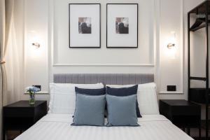 Piazza del Popolo Boutique Room