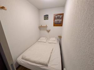 Appartement 4 pers., village, proche pistes, piscine lété, commerces à pied - FR-1-342-141