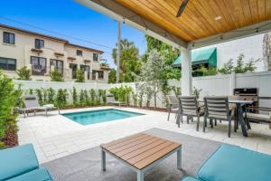 Luxury Las Olas 6200sqft - sleeps 28 & with 2 pools