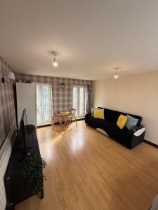 Super compact flat for 5 people in Central London Zone 2 with welcome breakfast