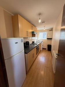 Super compact flat for 5 people in Central London Zone 2 with welcome breakfast