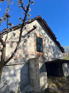 Cozy 100-year-old granary with a stove and goats