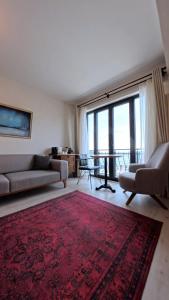 8 Rooms Hotel