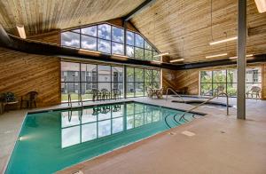 Smoky, Rustic and Relaxing Studio Condo - Views, Pools, Wifi