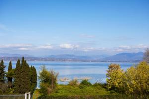 Sunshine Apt - Solarium Vista Lago a 350m dal Lago con Piscina