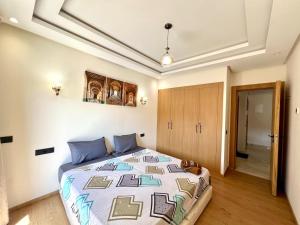 Sunny central & Stylish 1-Bed Apartment in Izdihar Family Only Near Restaurants & Shops