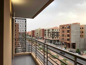 NOUVEAU - Elegant Appartement Familial à Izdihar - Petit-déjeuner Inclus - Proche des restaurants, À 10 min du centre-ville