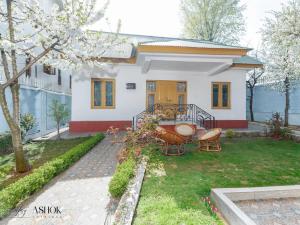 Luxury Ashok Cottage