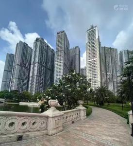 GaoJi House near Landmark 81 Skyline Suite Vinhome Central Park