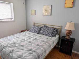 Bright 1 BR in Amazing Location