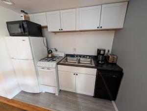 Bright 1 BR in Amazing Location