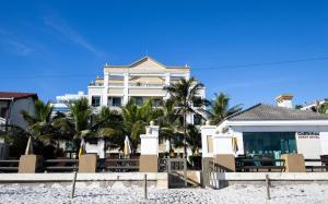 Golfinhos Apart hotel - Um Dormitório Frente ao Mar com Café de Manhã!