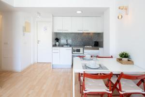 Ideal for couples, Beach 4 min away, Free parking