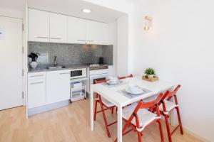 Ideal for couples, Beach 4 min away, Free parking