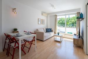 Ideal for couples, Beach 4 min away, Free parking