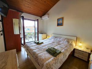 Holiday Rooms