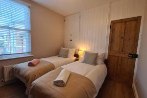 City Centre, River views, Sleeps 5, Free Parking