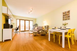 Nadodrze Apt - Balcony, Parking, Workspace - by Rentujemy