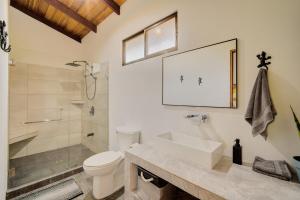 Botanical Lodge Kissing Geckos Pool & AC 5min Beach