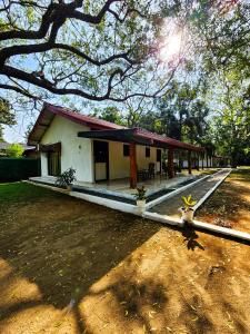 Katharagama Safari Hotel By Rukmal Travels