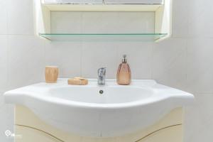 Lazaros Seastone House Next To The Sea In Mani