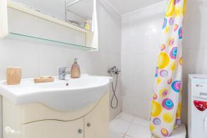 Lazaros Seastone House Next To The Sea In Mani