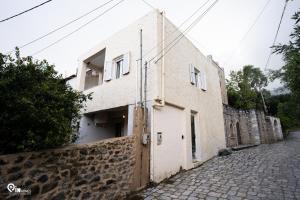 Lazaros Seastone House Next To The Sea In Mani