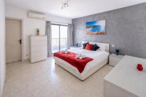 Spacious 3 bedroom Apartment in the Heart of St Julians