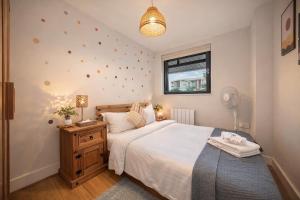 Modern 2bed 2bath apartment Canary Wharf - upto 4 person