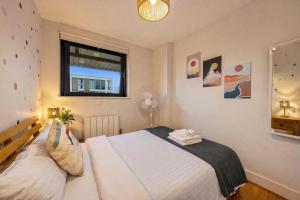 Modern 2bed 2bath apartment Canary Wharf - upto 4 person