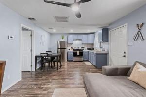Cozy Coastal-Inspired Stay 1 Bed 1 Bath King Bed