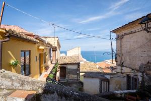 Borgo Amei nel centro storico di Pizzo con vista mare