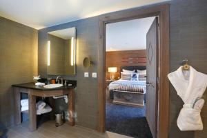 Hotels Chalet-Hotel La Mainaz Restaurant & Resort : Chambre Double Deluxe avec Balcon