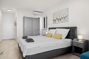 Casa Mira Apartments