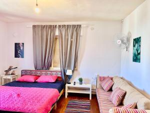 Central Location private Room 3 Shared Apartment