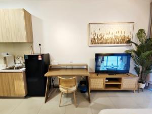 Ciq Studio New Condo I Hot Selling I Netflix 2pax , Premium Design Studio