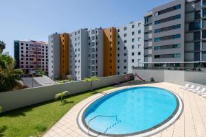 Nomad Escape Spacious Apartment with Pool & Gym