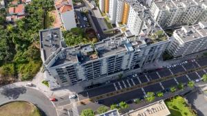 Nomad Horizon Spacious Apartment with Pool & Gym