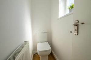 Cosy Sleeps 9 Leisure Contractors