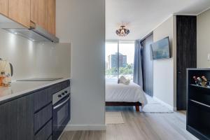 Modern Shelter with Chic Industrial Design