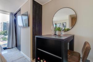 Modern Shelter with Chic Industrial Design